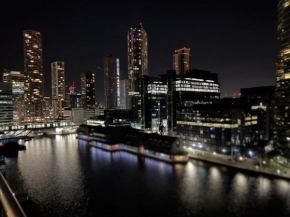 Canary Wharf Luxury Dock Views